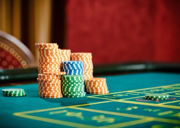 mpo303 mobile app showing live blackjack table and sportsbook markets